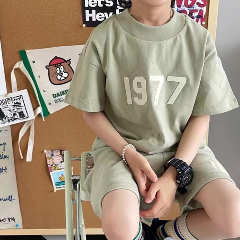 Fear of God Essentials Kids 1977 T-Shirt Shorts 1977 Flocking Printed Loose T-shirt